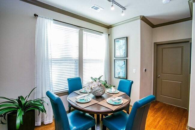 Building Photo - Save Up to $700 – Move-In Special!