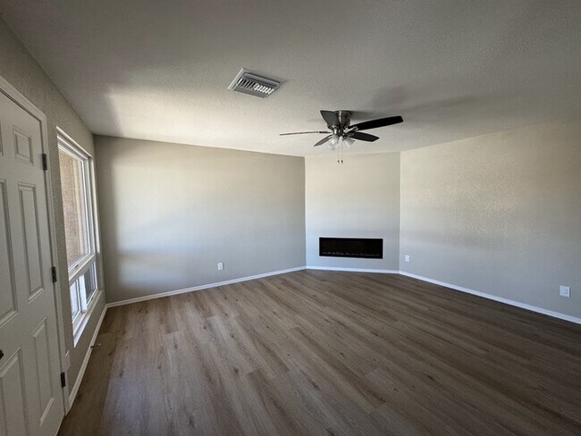 Building Photo - Brand New Unit in La Crescenta