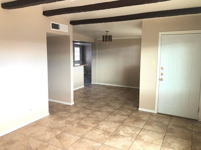 Building Photo - 9542 Lindsey Dr