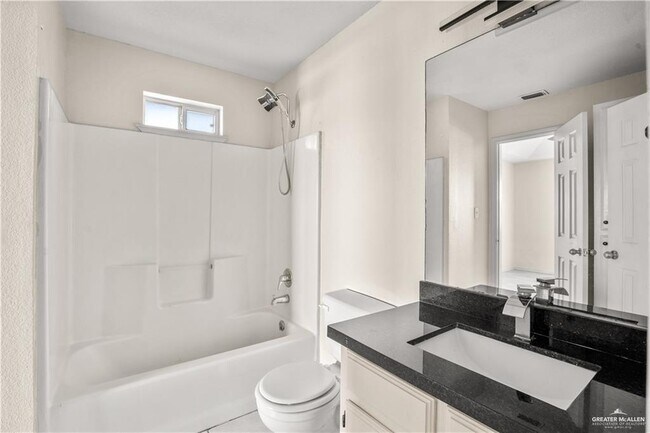 Building Photo - 1802 Oasis Dr