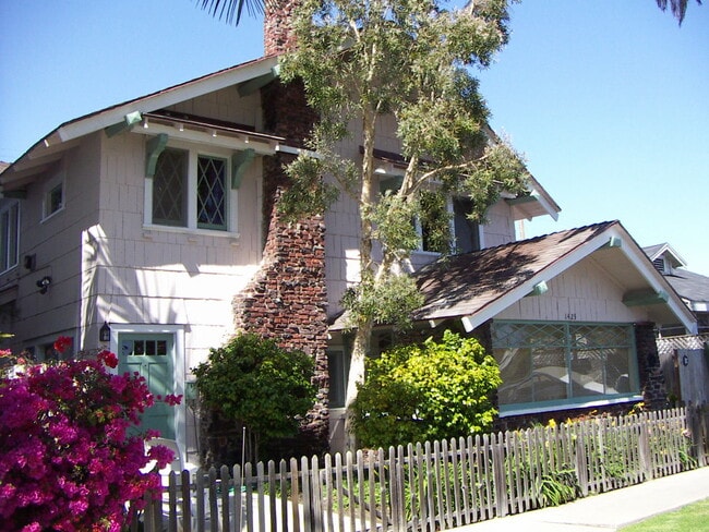 Building Photo - 1423 Cabrillo Ave