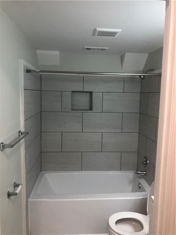 Building Photo - 700 Lynn Cir SW