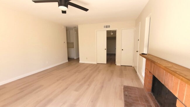 Building Photo - Convienently Located In Mira Masa