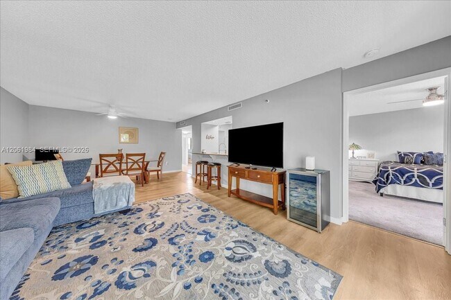 Building Photo - 2240 N Cypress Bend Dr