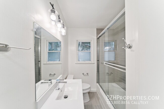 Building Photo - 1136 S Sherbourne Dr