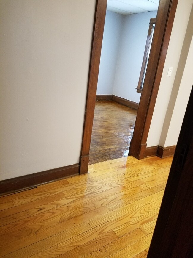 Building Photo - 1002 Burr