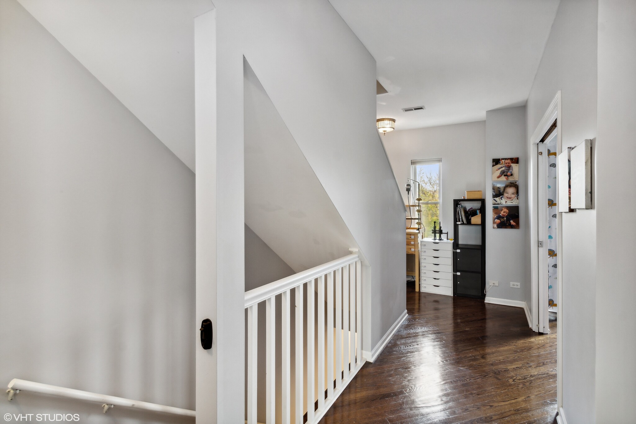 Building Photo - 4438 N Racine Ave