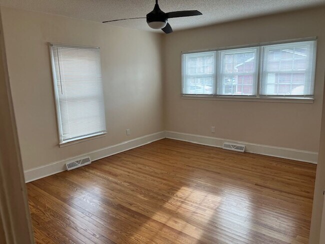 Building Photo - Walking Distance to Winthrop