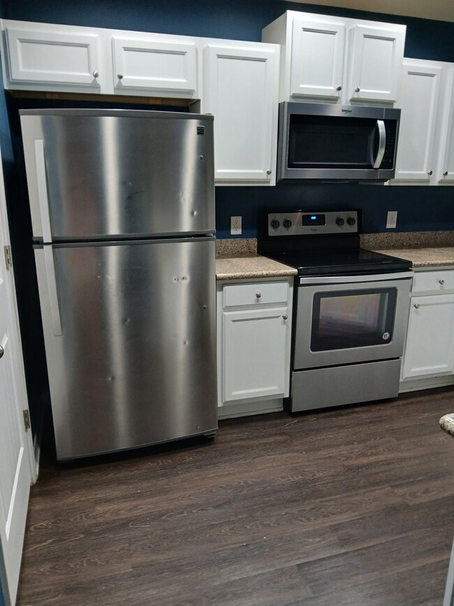 Building Photo - 5849 Fairlands Rd