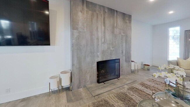 Building Photo - Waterfront Lido Island with Pool