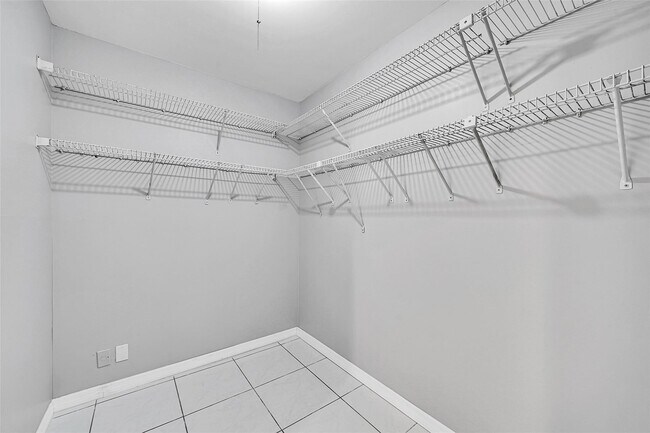 Building Photo - 1713 Whitehall Dr