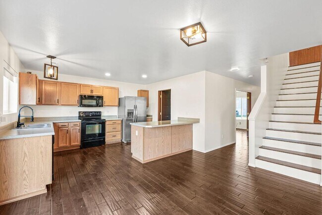 Building Photo - Updated and Spacious 3 Bed Yelm Rental!