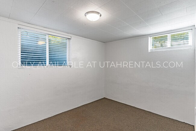Building Photo - 1278 E 520 S St