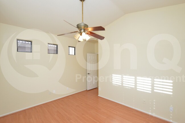 Building Photo - 727 S Peppertree Dr