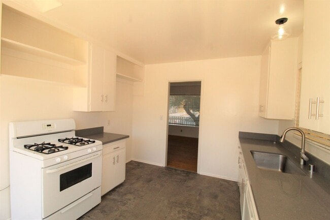 Building Photo - 2352 Pierpont Blvd
