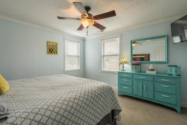 Building Photo - Knoxville 37918 - 2 Bedroom, 1 Bath, Ranch in Fountain City - Call or text Ryan Fogarty (865) 333...