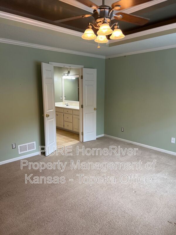 Building Photo - 6320 N Nevada Ave