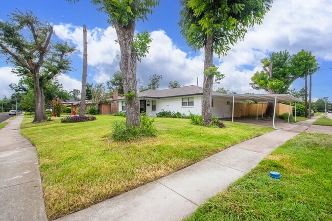 Building Photo - 5429 De Lange Ln