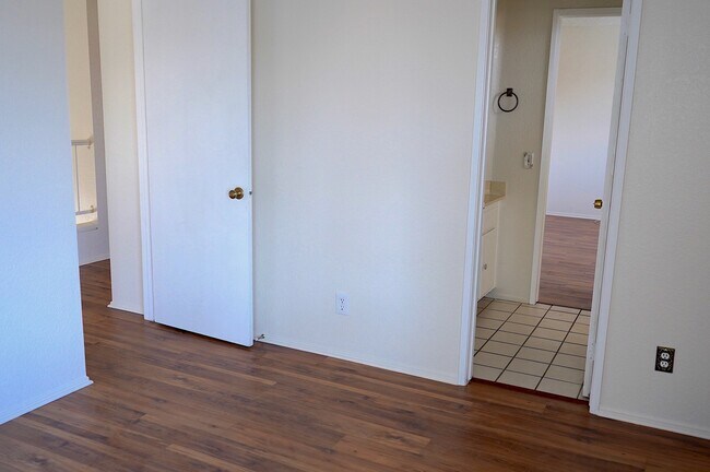 Building Photo - Charming 3-Bed, 2.5-Bath Home | 1,800 Sq F...