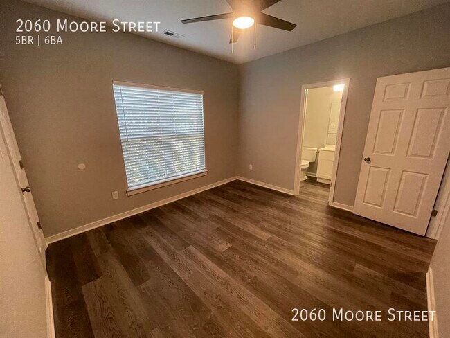 Building Photo - 2060 W Moore St