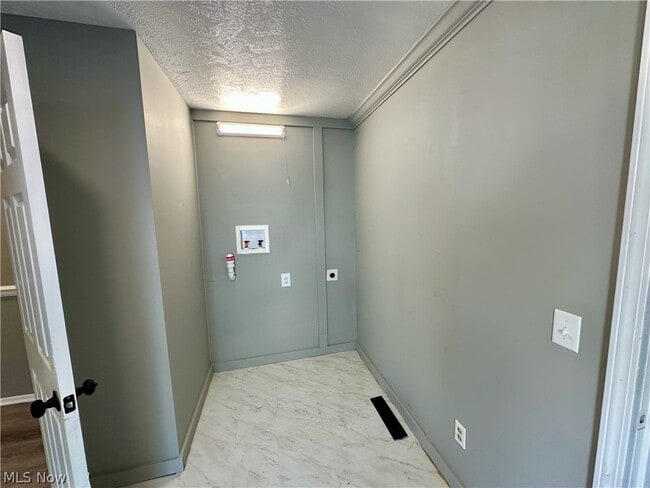 Building Photo - 5636 Hopkins Rd