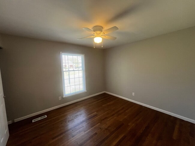 Building Photo - Spacious 4-Bedroom Home in Highly Desirabl...