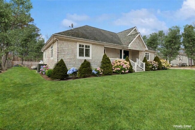 Building Photo - 10 Foxboro Rd