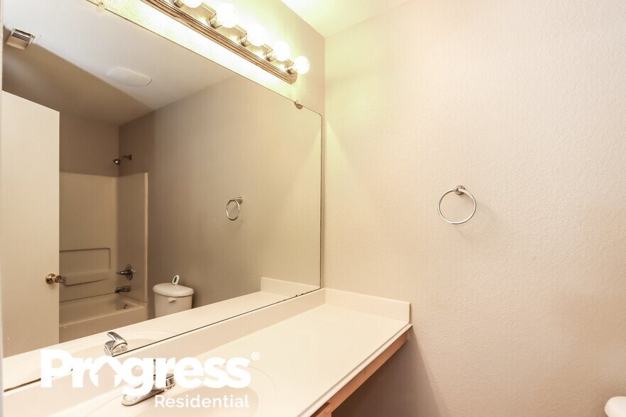 Building Photo - 12418 Sterlingstone Dr