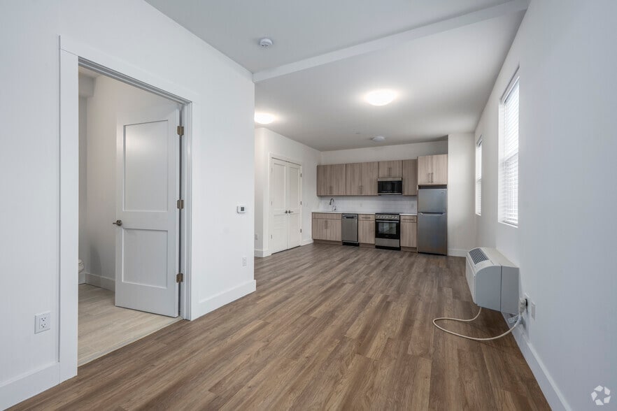 Studio - 422SF Bedroom - Greenview Mill House