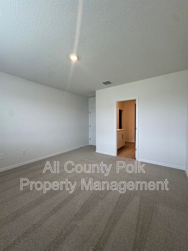 Building Photo - 2061 Rosewood Dr