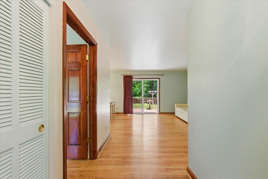 Building Photo - 45320 Barefoot Dr