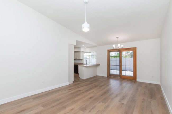 Building Photo - 2607 E Larkspur Dr