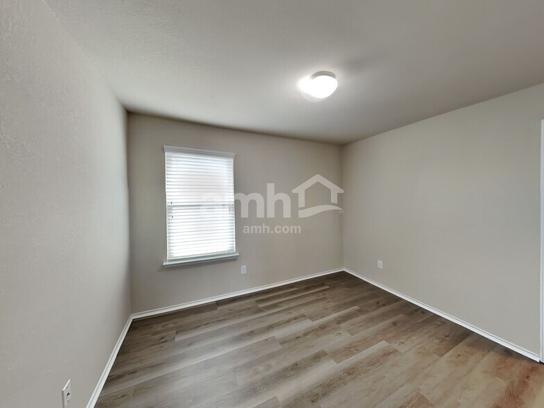 Building Photo - 7335 Winter Song Dr