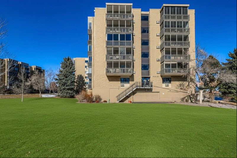 Building Photo - 14102 E Linvale Pl