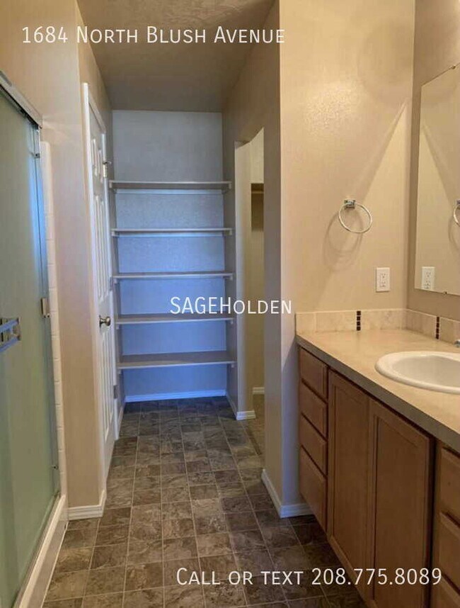 Building Photo - 1684 N Blush Ave