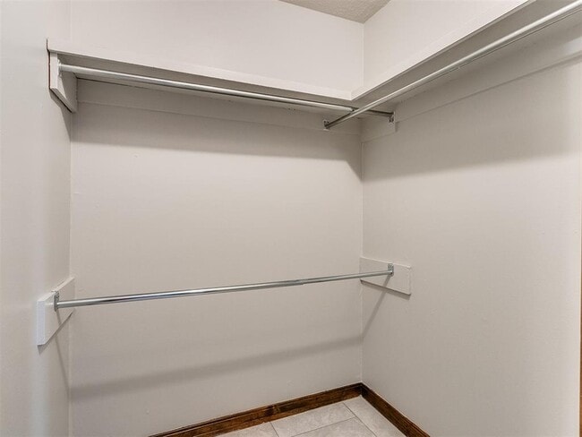 Building Photo - 1213 Westbrooke Terrace