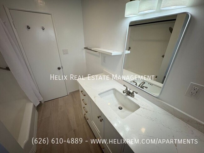 Building Photo - 801 E 1st St