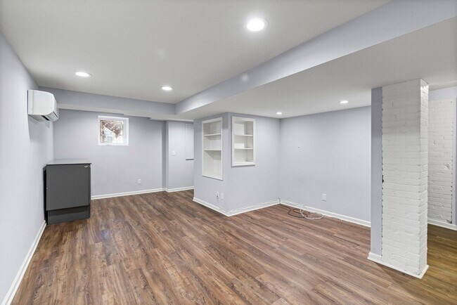 Building Photo - 7409 Jarboe St