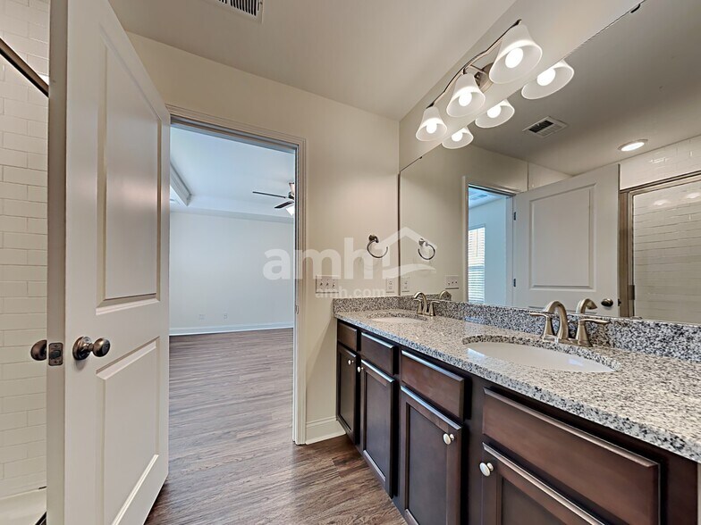 Building Photo - 1830 Produce Ln