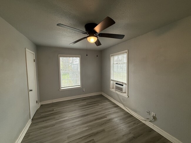 Building Photo - 19 Q St NW