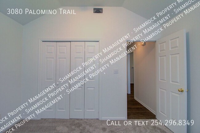 Building Photo - Surrey Ridge Duplex