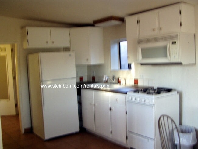 Building Photo - Cute Efficiency Apartment in Downtown Area