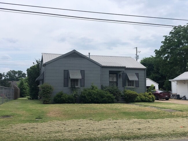 Primary Photo - 1715 W Arch Ave