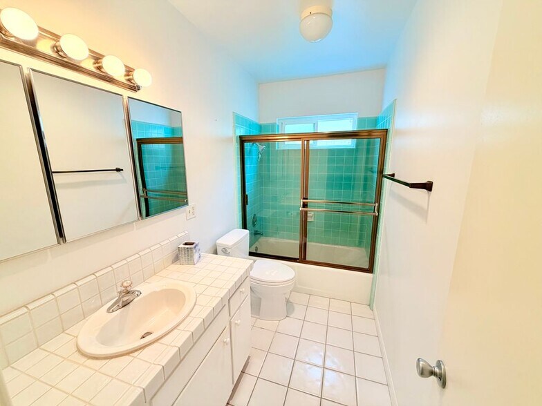 Building Photo - 111 Avenida Del Poniente