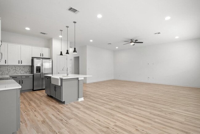 Building Photo - 15100 Forum Ave