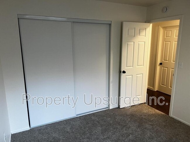 Building Photo - 122 W 5th St