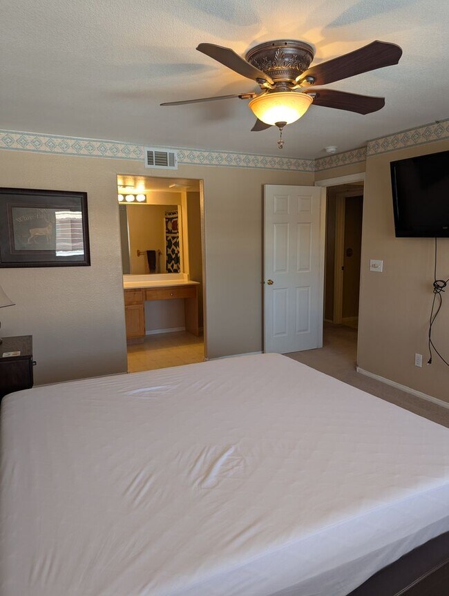 Building Photo - Furnished Condo at the Falls!