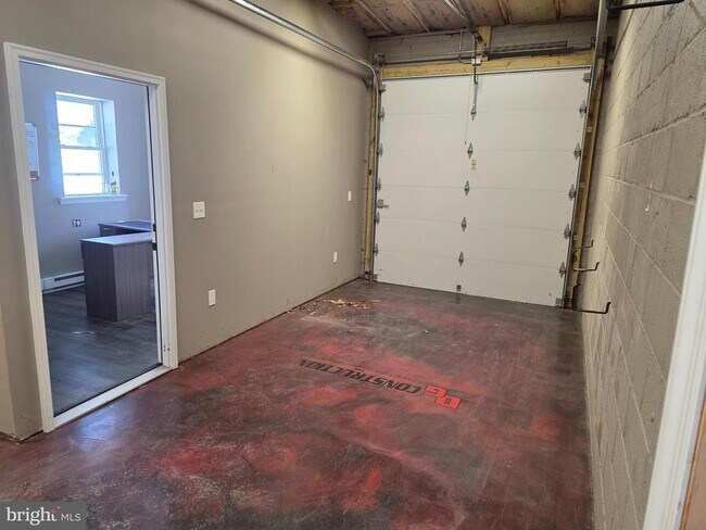 Building Photo - 115 Samdin Blvd