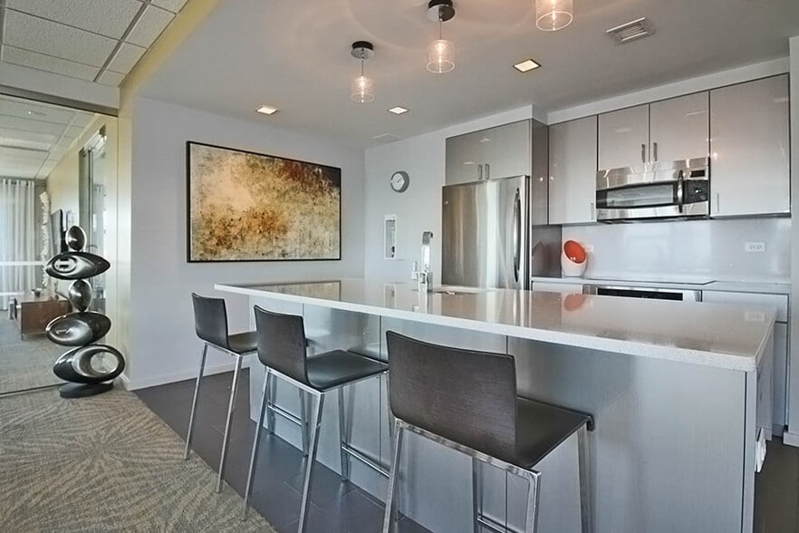 Building Photo - 51 W Huron St