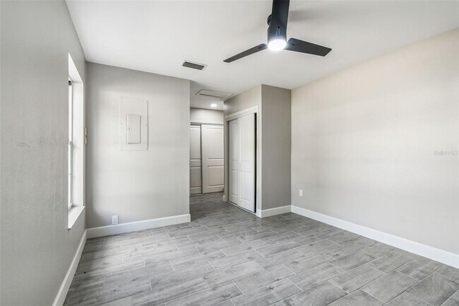 Building Photo - 2 S Treasure Dr